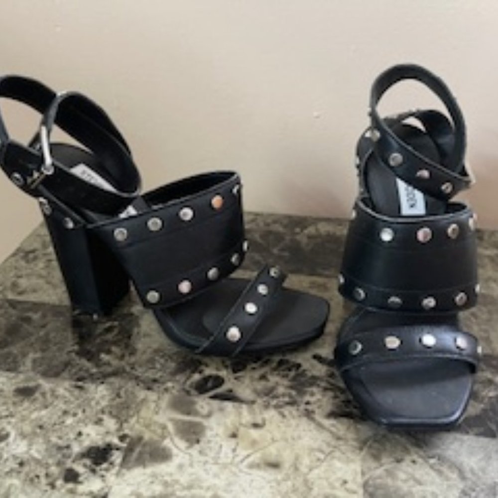 STEVE MADDEN BLACK WITH STUDS HEELS